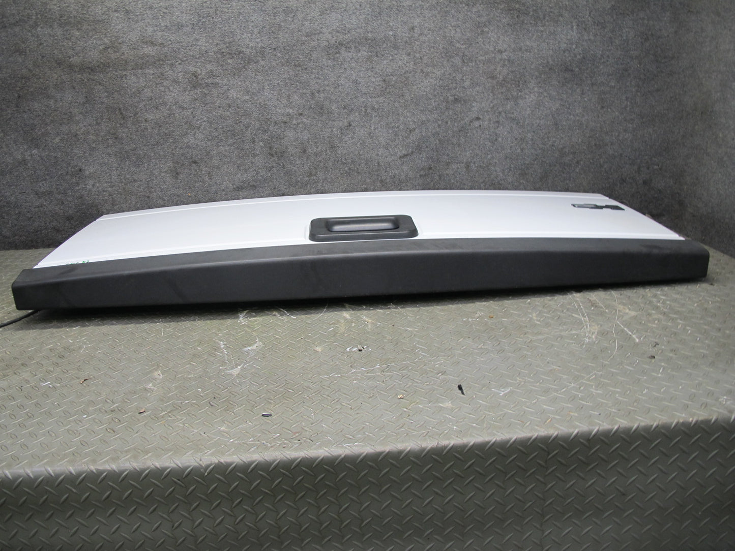 2005-2009 Hummer H2 SUT Rear Tailgate Trunk Hatch Lid Gate Panel White