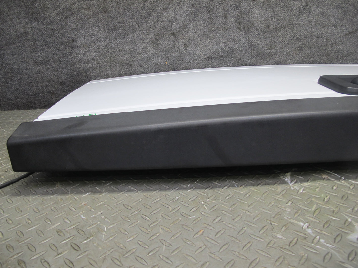 2005-2009 Hummer H2 SUT Rear Tailgate Trunk Hatch Lid Gate Panel White