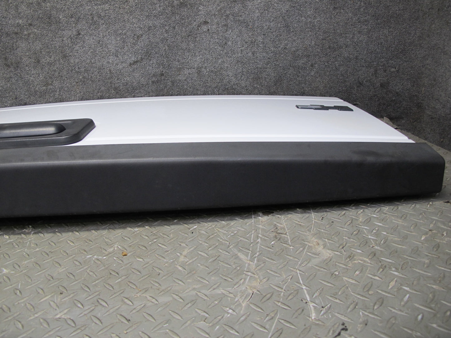 2005-2009 Hummer H2 SUT Rear Tailgate Trunk Hatch Lid Gate Panel White