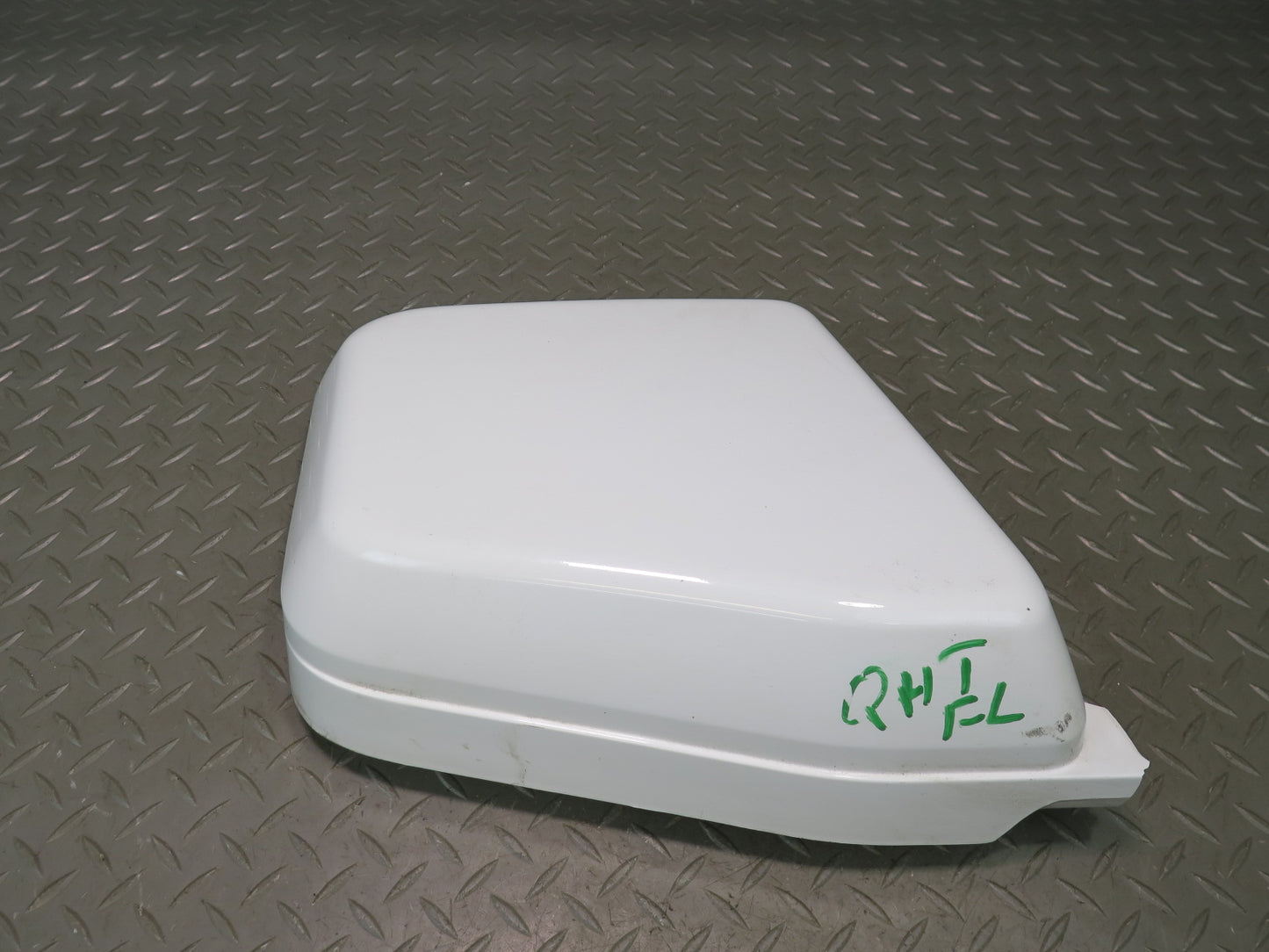 2003-2009 Hummer H2 Front Left Cowl Vent Panel END Cap Cover Molding 15135985