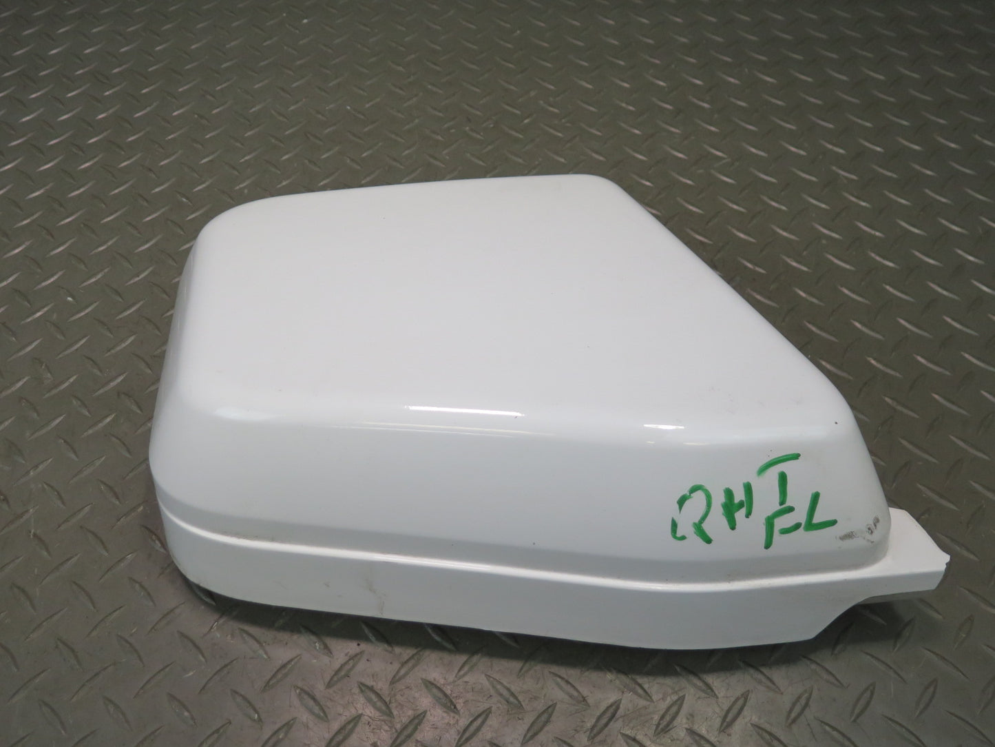 2003-2009 Hummer H2 Front Left Cowl Vent Panel END Cap Cover Molding 15135985