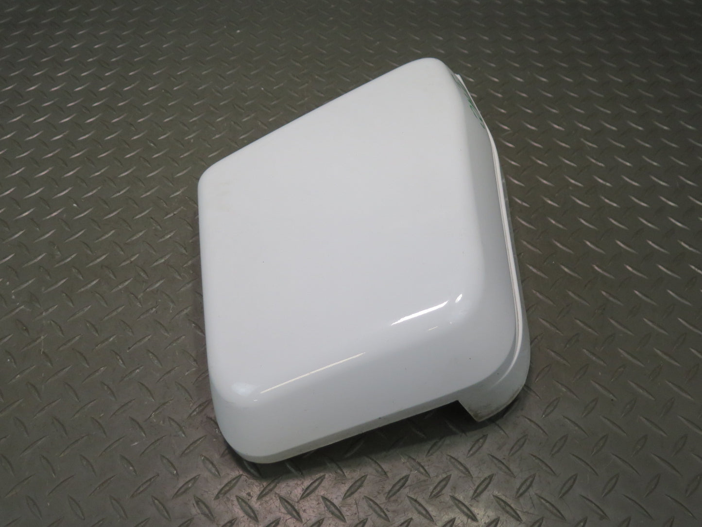 2003-2009 Hummer H2 Front Left Cowl Vent Panel END Cap Cover Molding 15135985