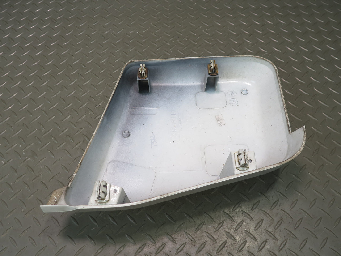 2003-2009 Hummer H2 Front Left Cowl Vent Panel END Cap Cover Molding 15135985