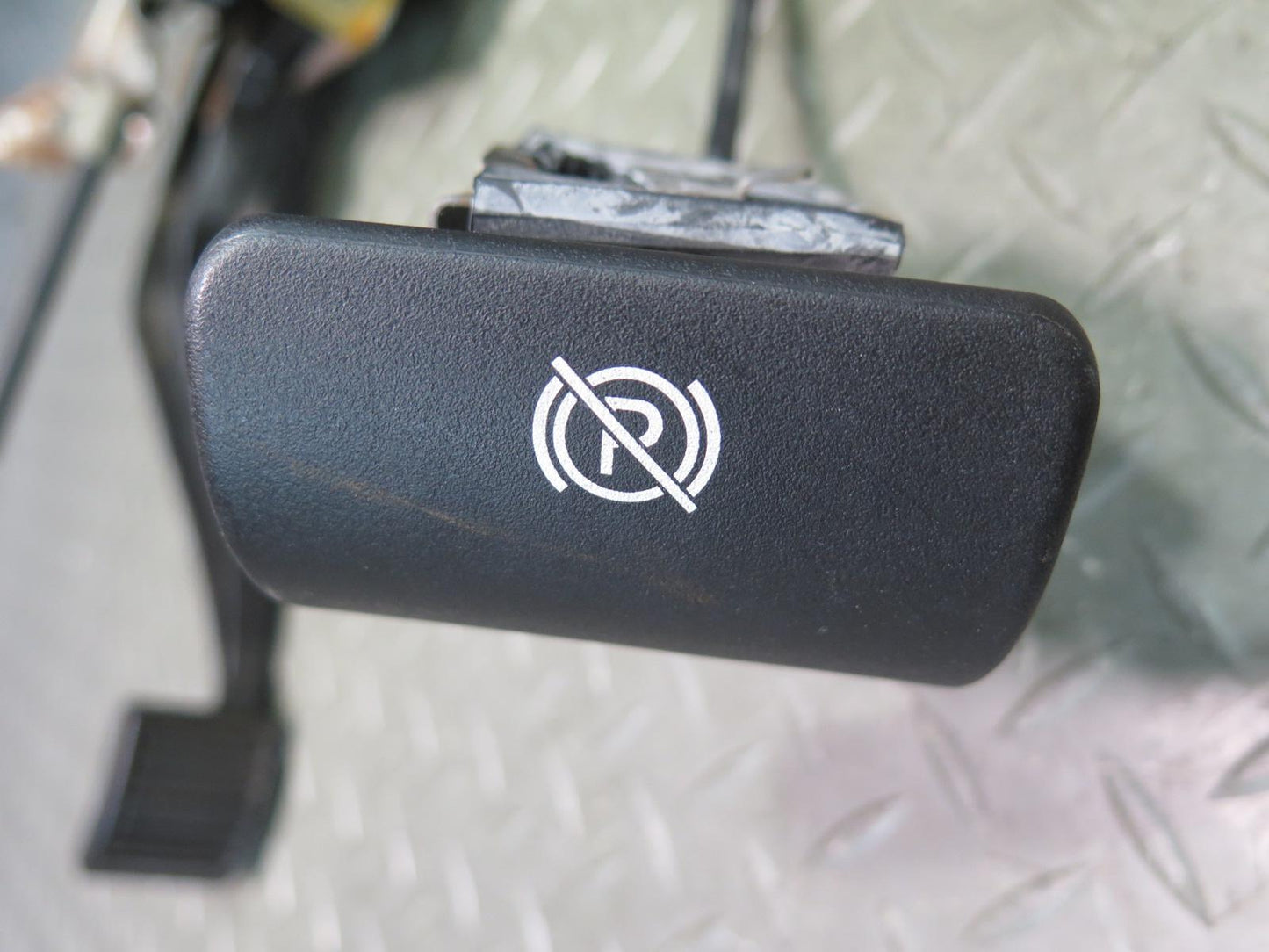 2006-2007 Hummer H2 Manual Emergency Parking Brake Stop Pedal