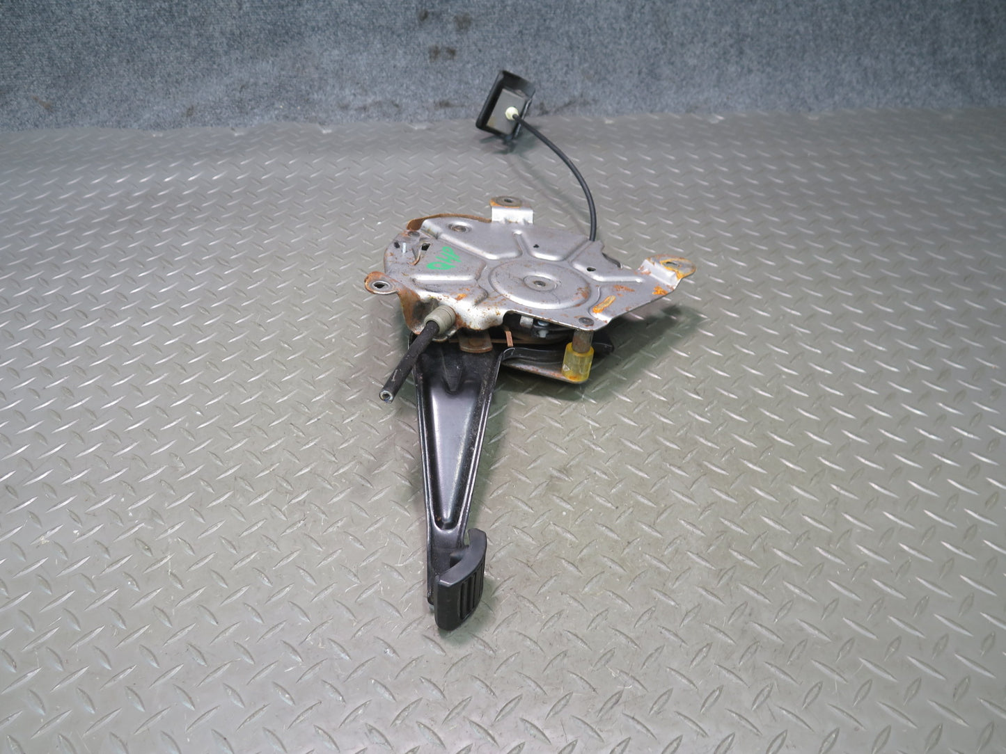 2006-2007 Hummer H2 Manual Emergency Parking Brake Stop Pedal