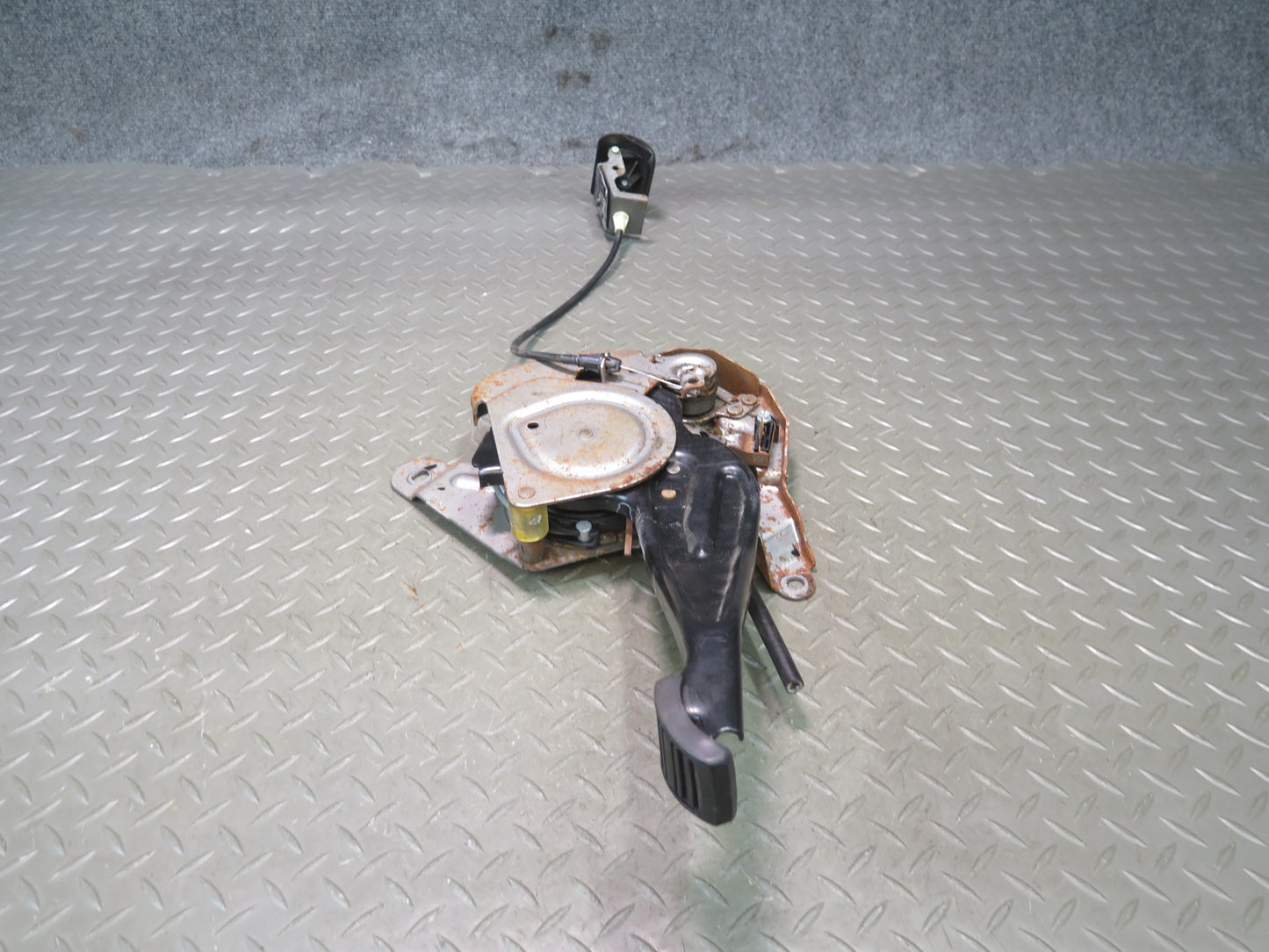 2006-2007 Hummer H2 Manual Emergency Parking Brake Stop Pedal
