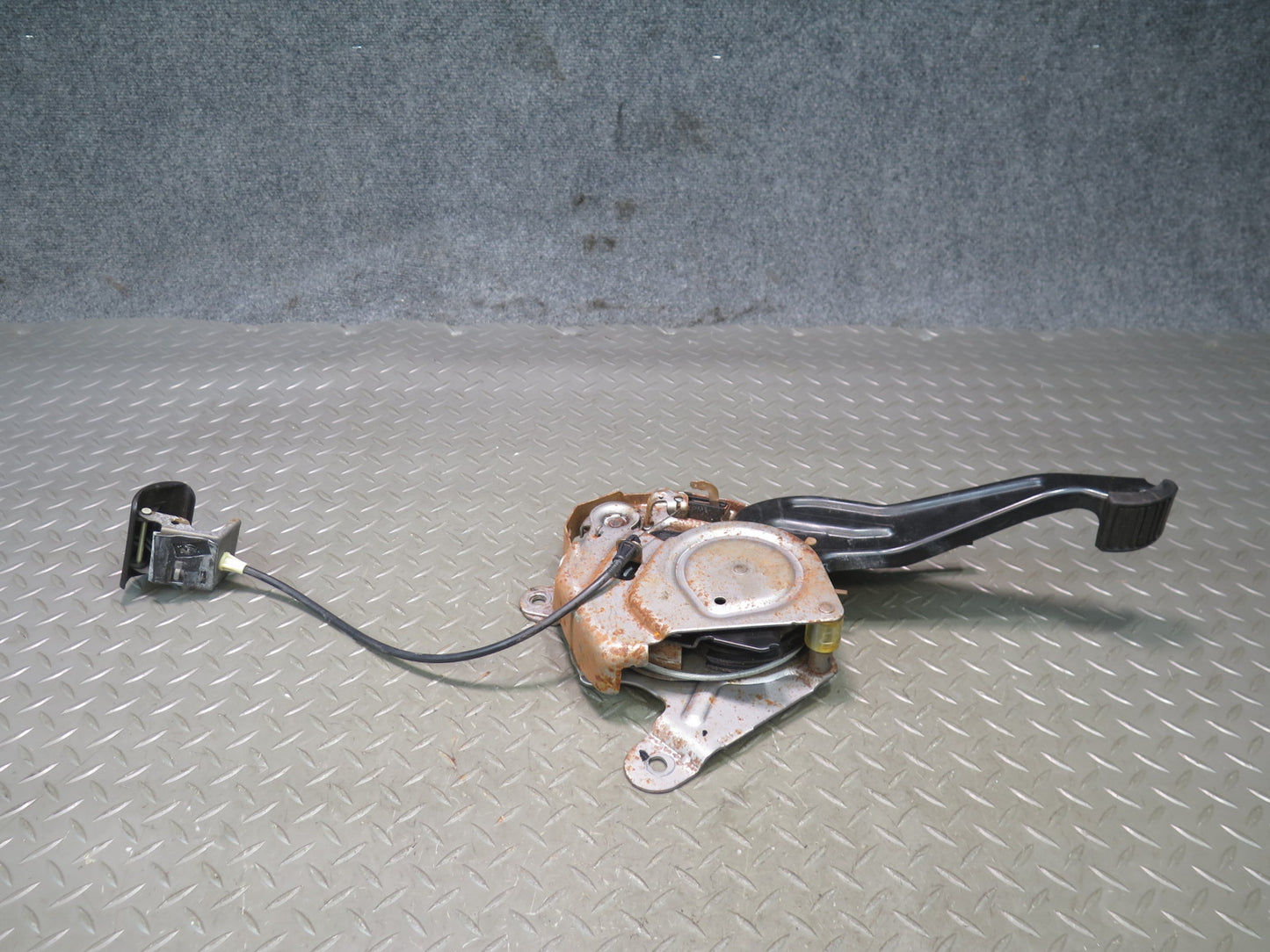 2006-2007 Hummer H2 Manual Emergency Parking Brake Stop Pedal