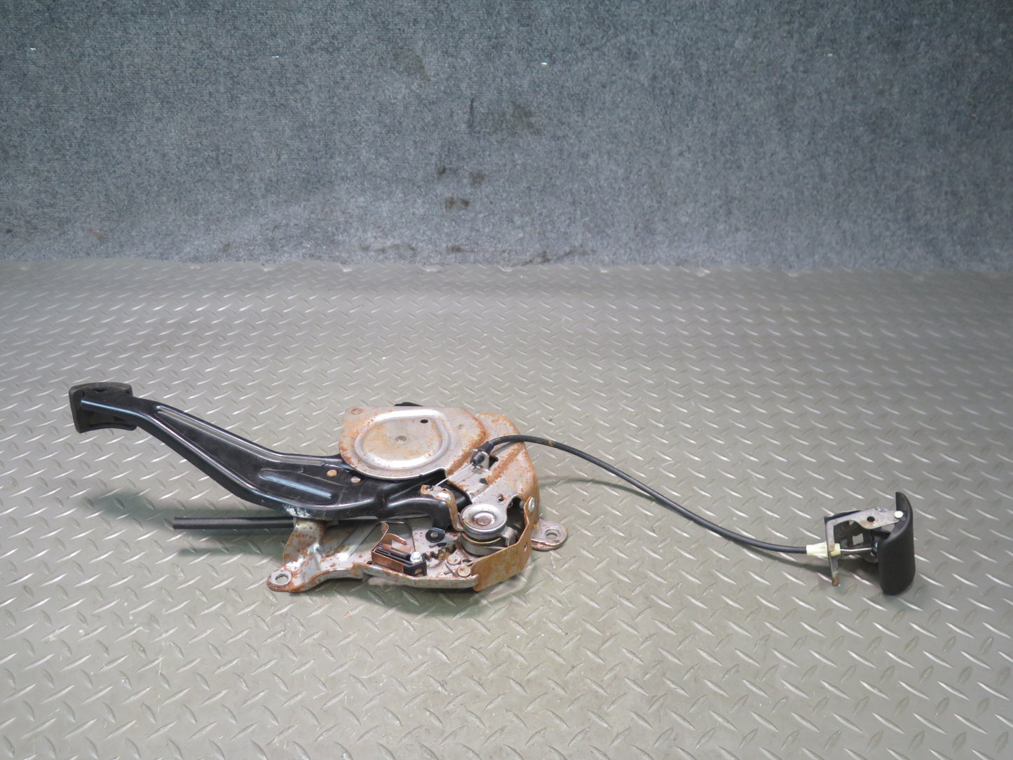 2006-2007 Hummer H2 Manual Emergency Parking Brake Stop Pedal