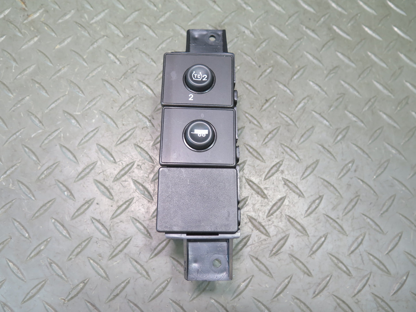 2003 -2007 Hummer H2 Dash Center Traction Control & TOW Haul Switch 15192440
