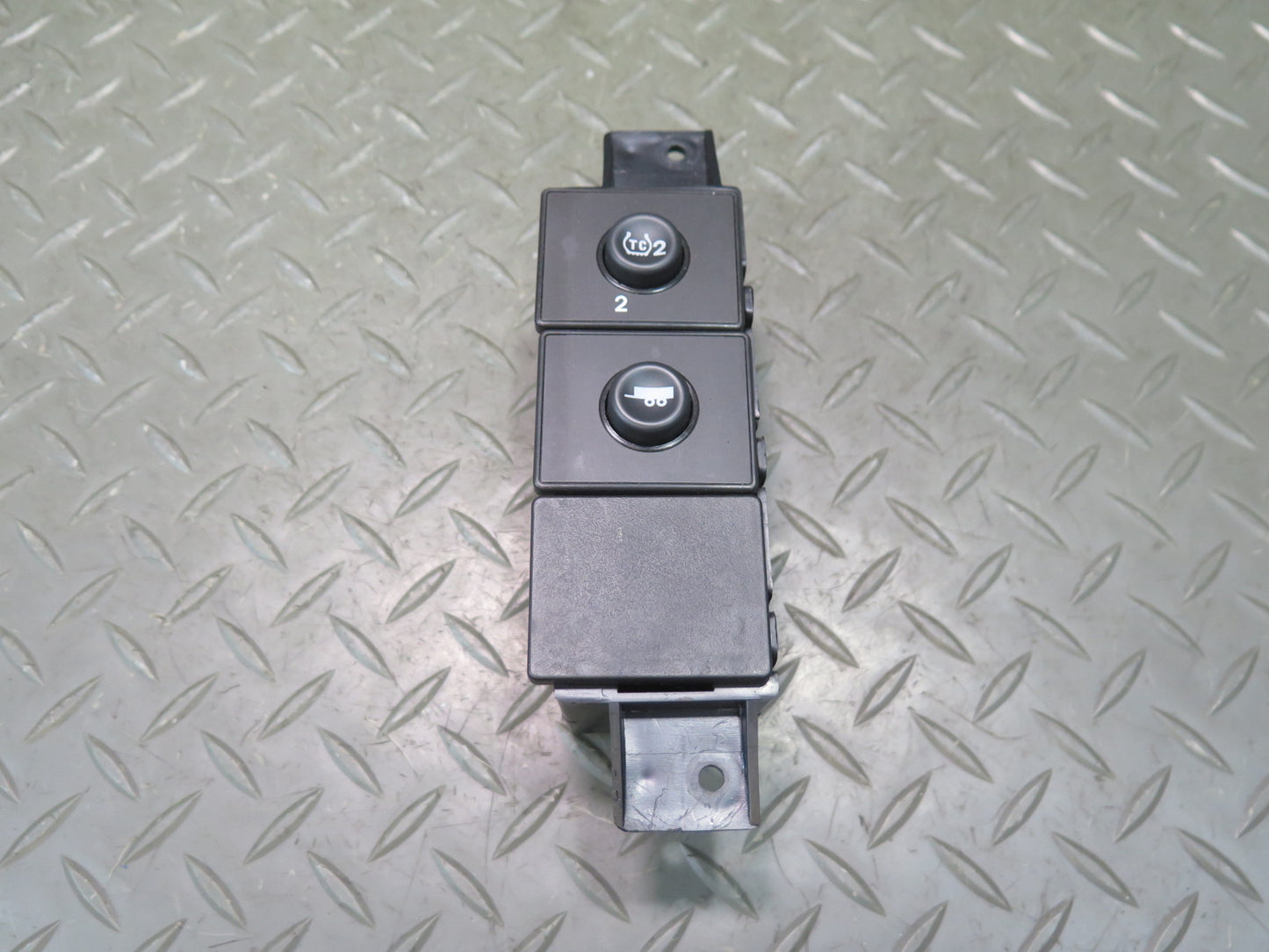 2003 -2007 Hummer H2 Dash Center Traction Control & TOW Haul Switch 15192440