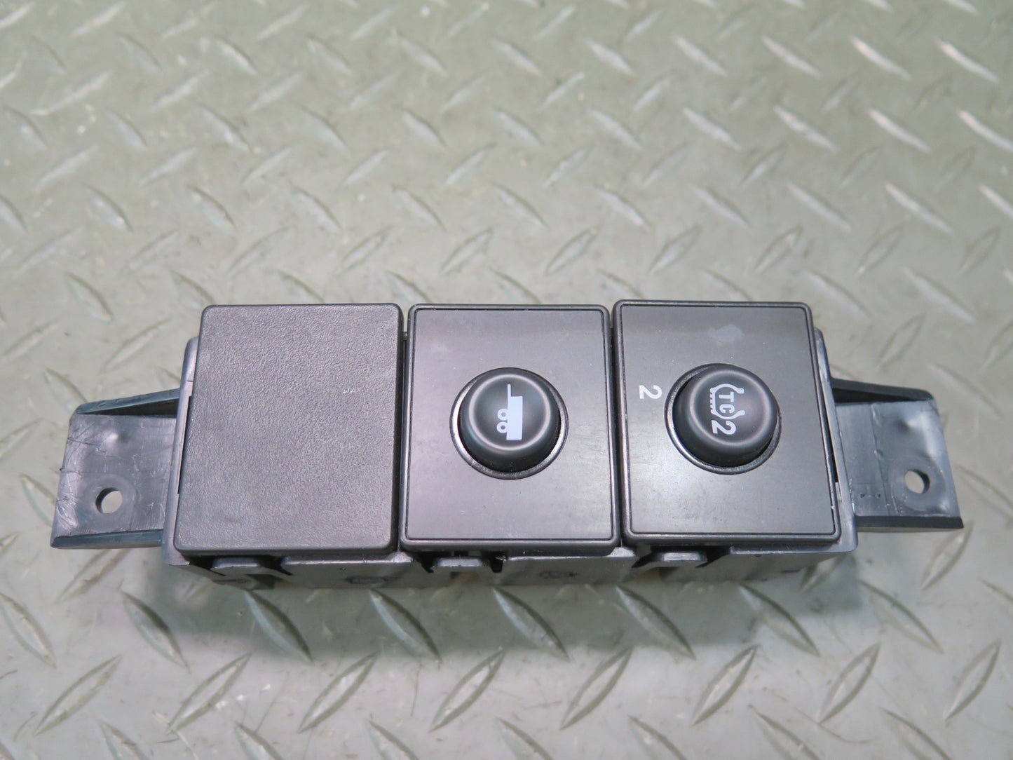2003 -2007 Hummer H2 Dash Center Traction Control & TOW Haul Switch 15192440