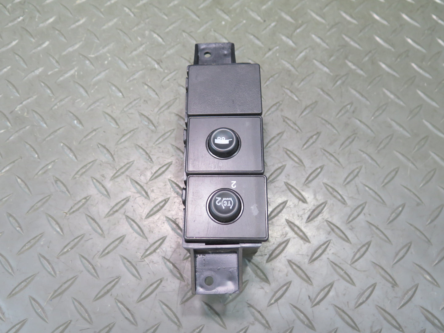 2003 -2007 Hummer H2 Dash Center Traction Control & TOW Haul Switch 15192440