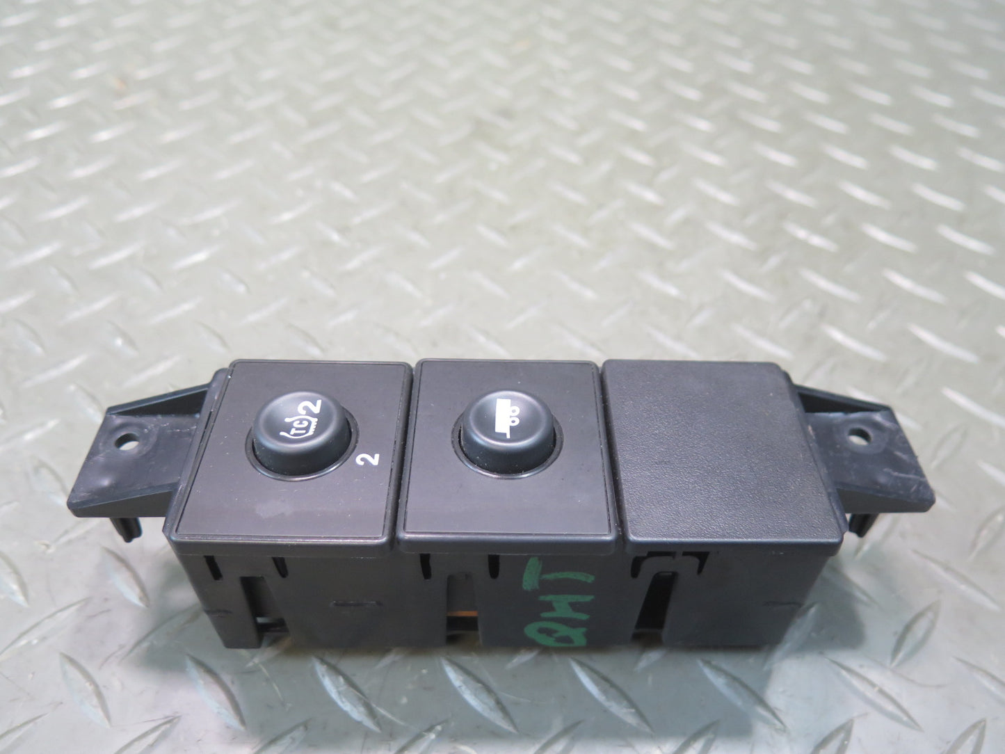 2003 -2007 Hummer H2 Dash Center Traction Control & TOW Haul Switch 15192440