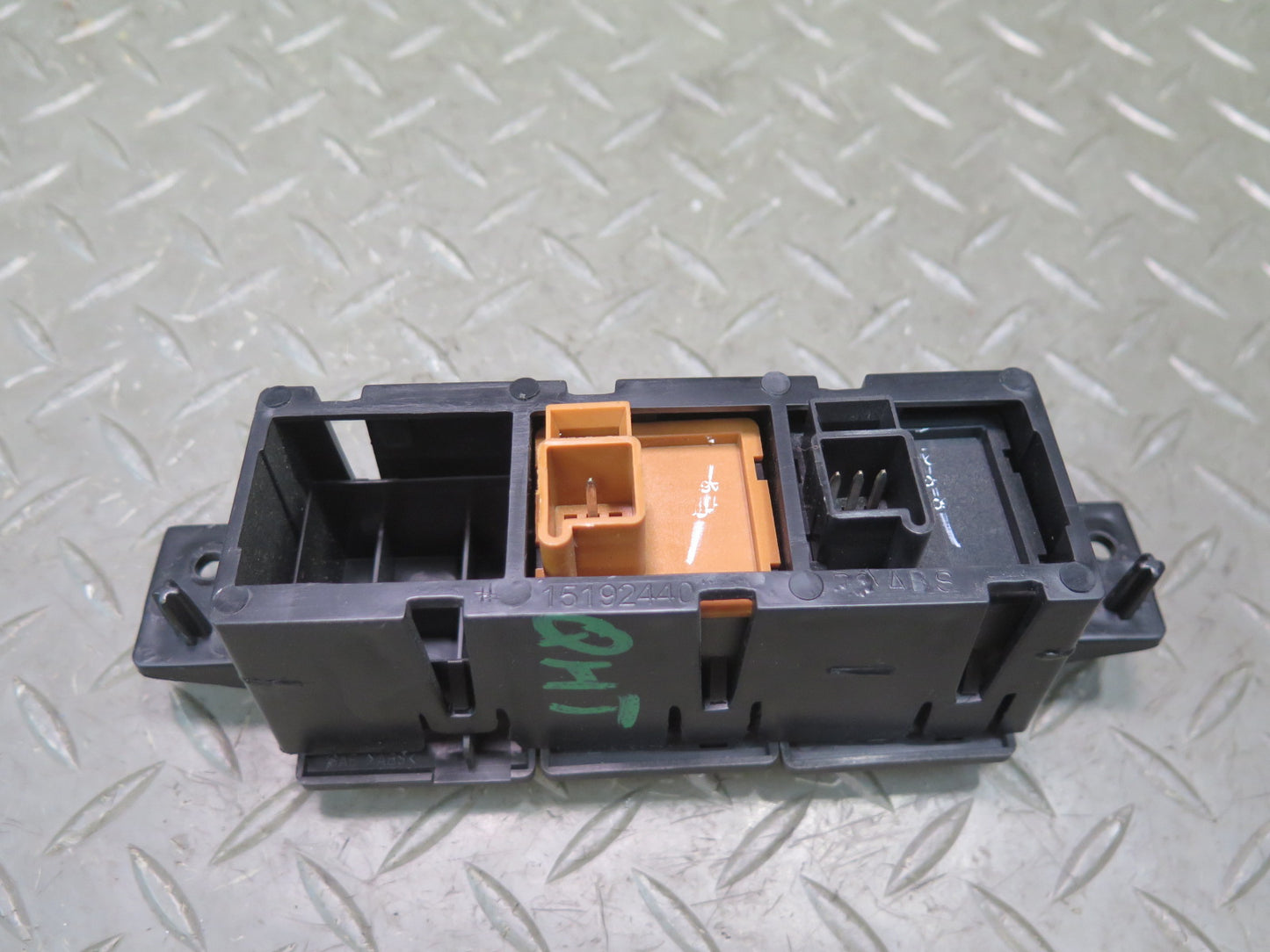 2003 -2007 Hummer H2 Dash Center Traction Control & TOW Haul Switch 15192440