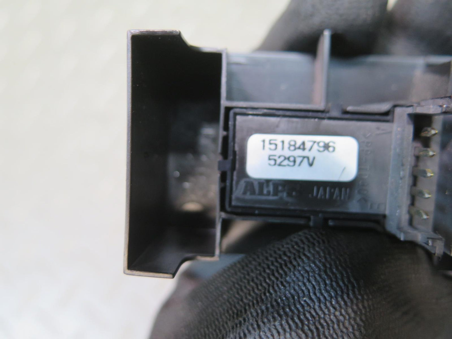 2005-2007 Hummer H2 SUT Rear Back Center Window Switch