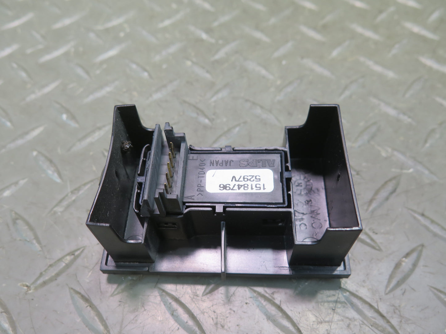 2005-2007 Hummer H2 SUT Rear Back Center Window Switch