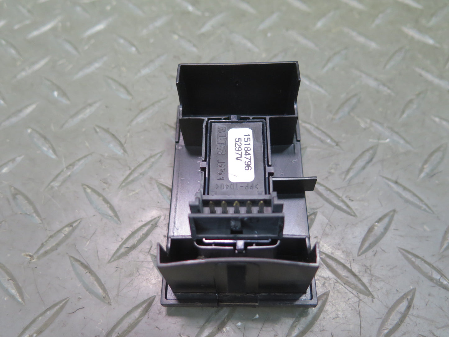 2005-2007 Hummer H2 SUT Rear Back Center Window Switch