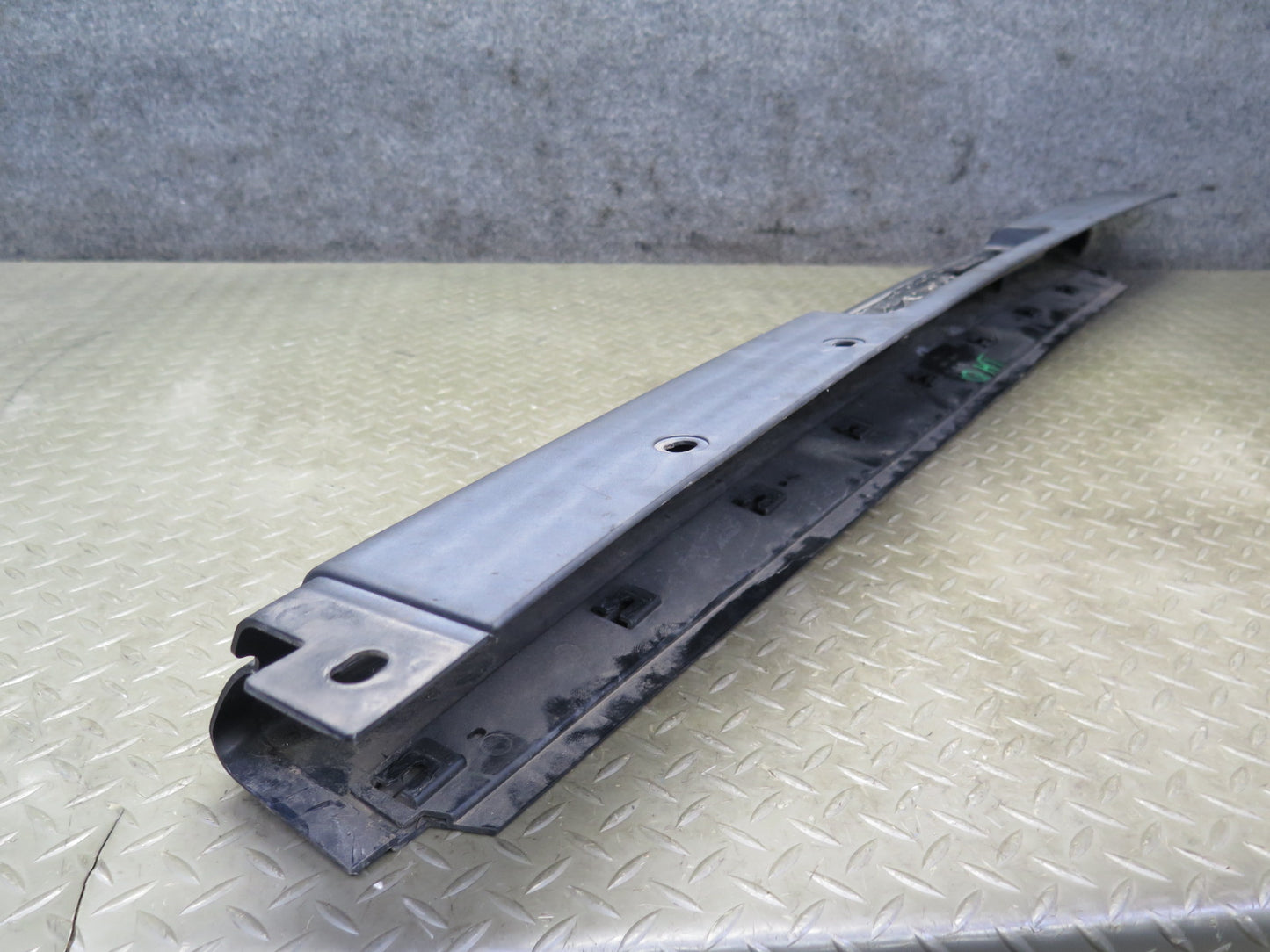 2005-2009 Hummer H2 SUT Rear Hatch Upper Spoiler Molding