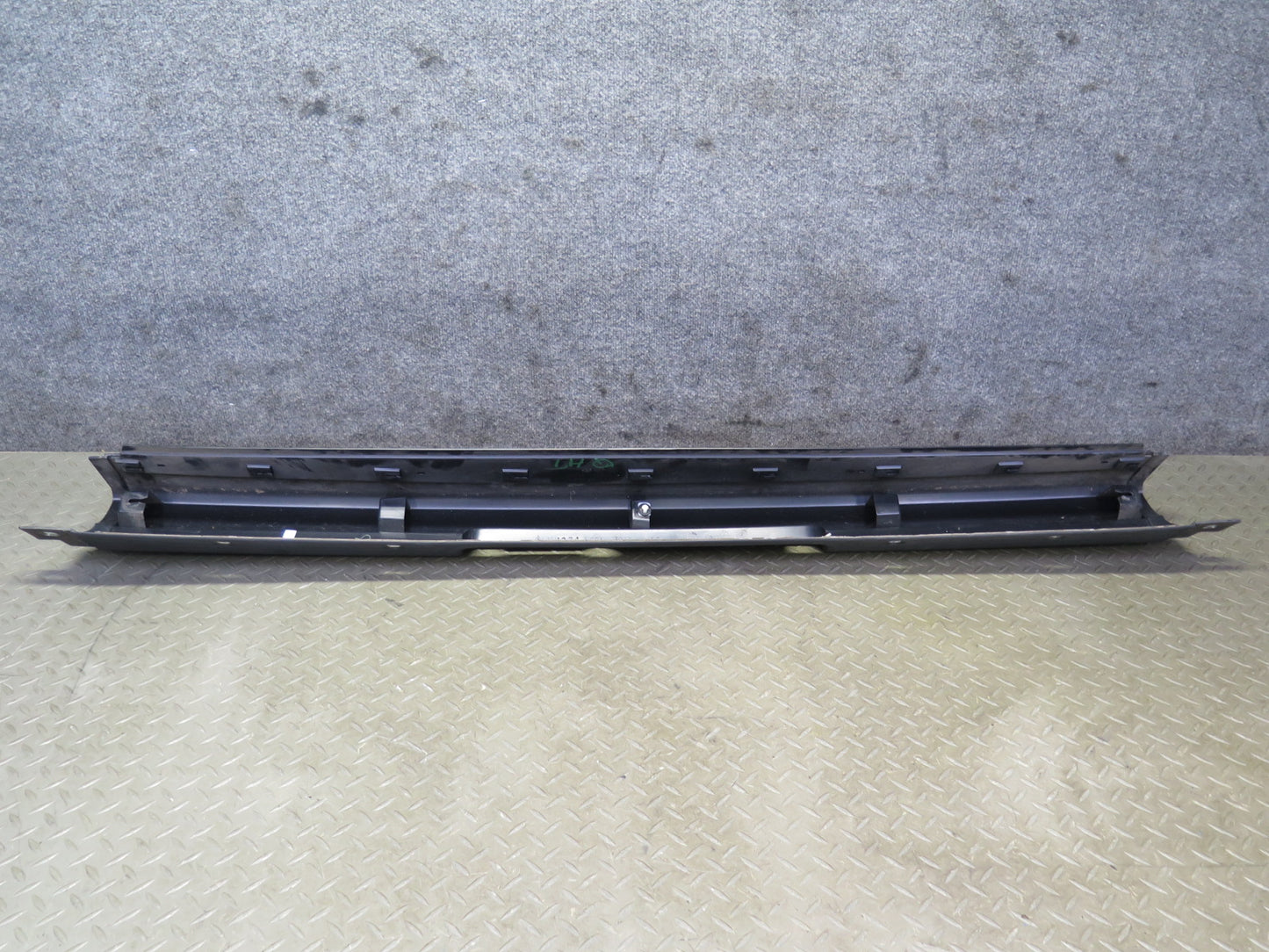 2005-2009 Hummer H2 SUT Rear Hatch Upper Spoiler Molding