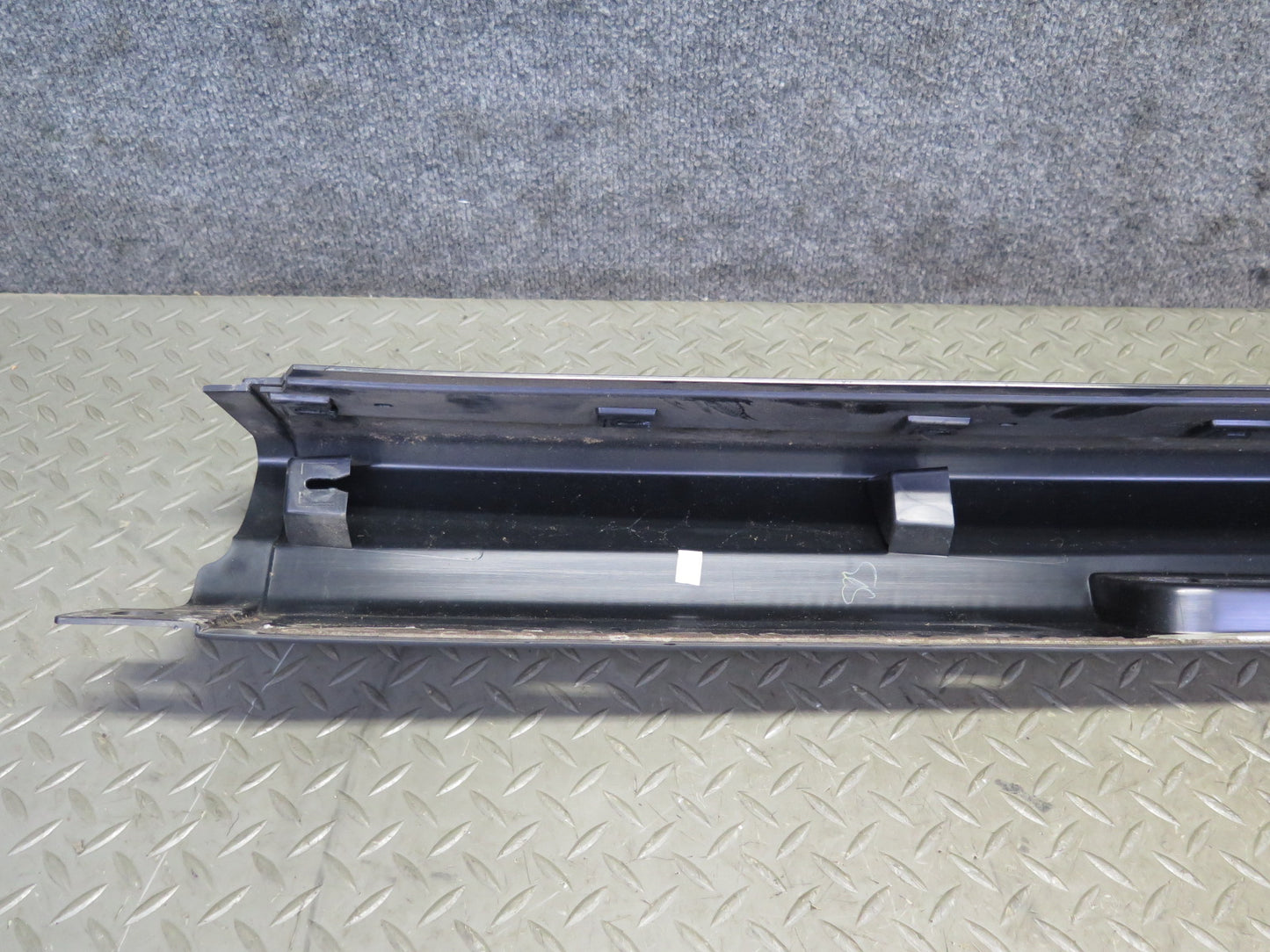 2005-2009 Hummer H2 SUT Rear Hatch Upper Spoiler Molding