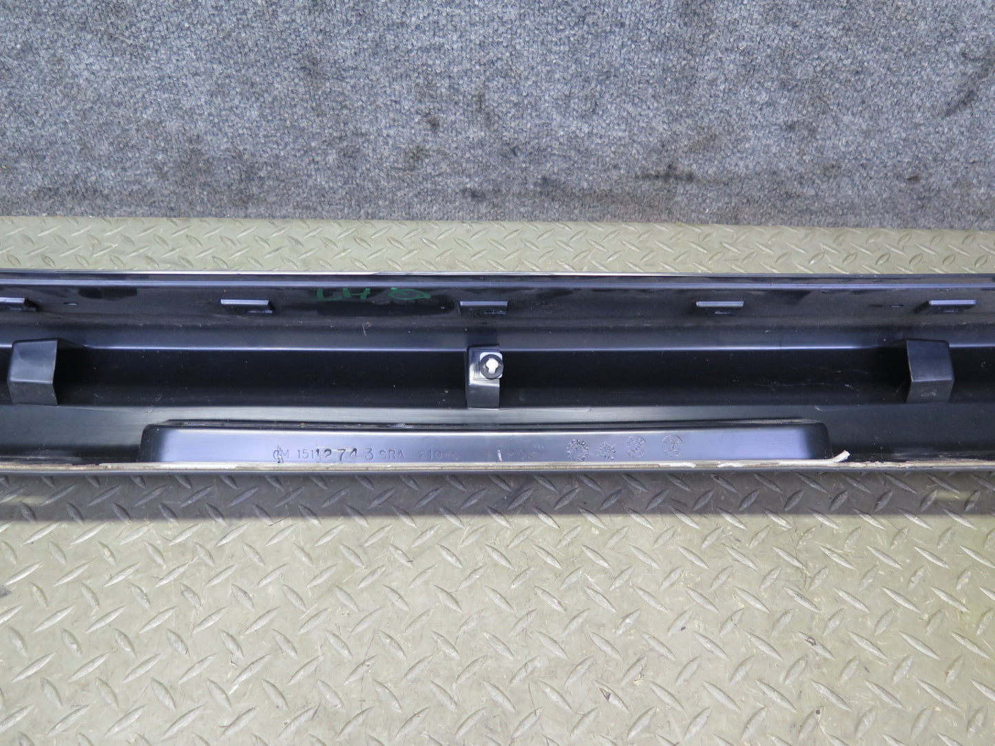2005-2009 Hummer H2 SUT Rear Hatch Upper Spoiler Molding
