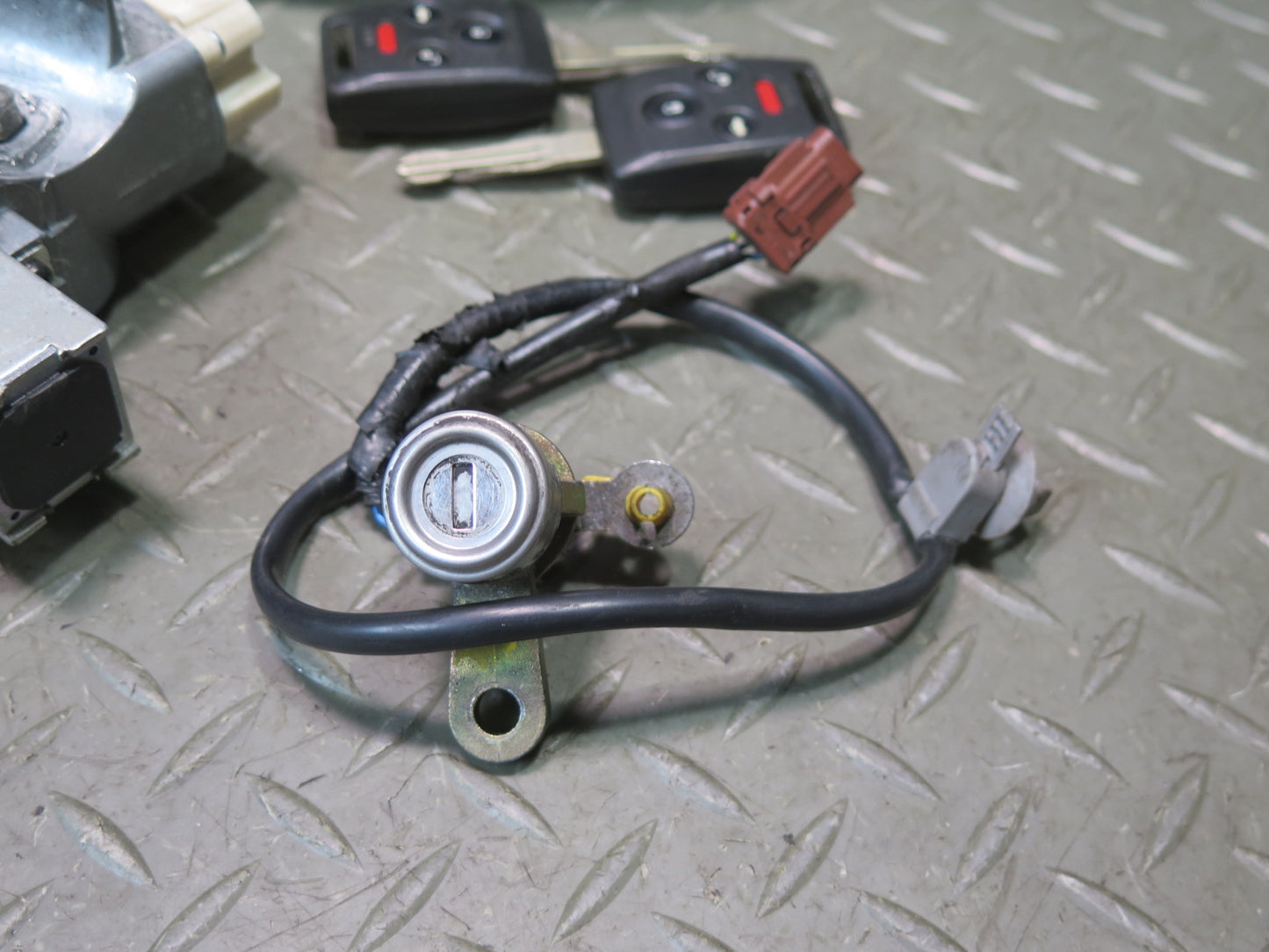 2007 Subaru Legacy GT EJ20X 2.0T ECM Speedo Immo Ignition Door Lock KEY Set