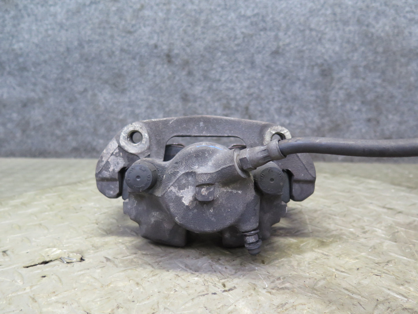 96-99 BMW E36 328iC Convertible Set of 2 Front Left & Right Brake Caliper OEM