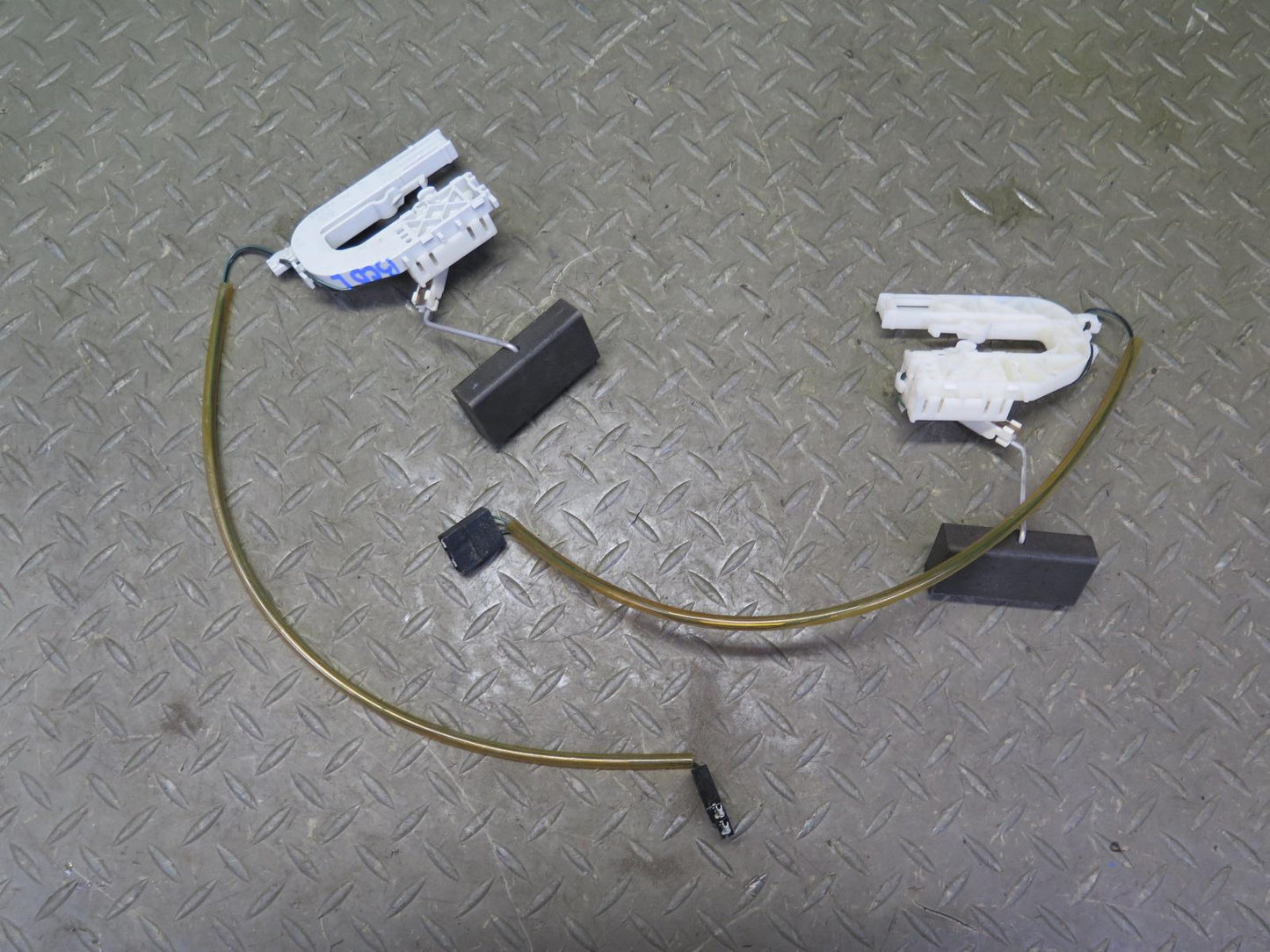 2006-2012 Bentley Flying Spur 6.0L Engine Left & Right Side Fuel Pump Assembly