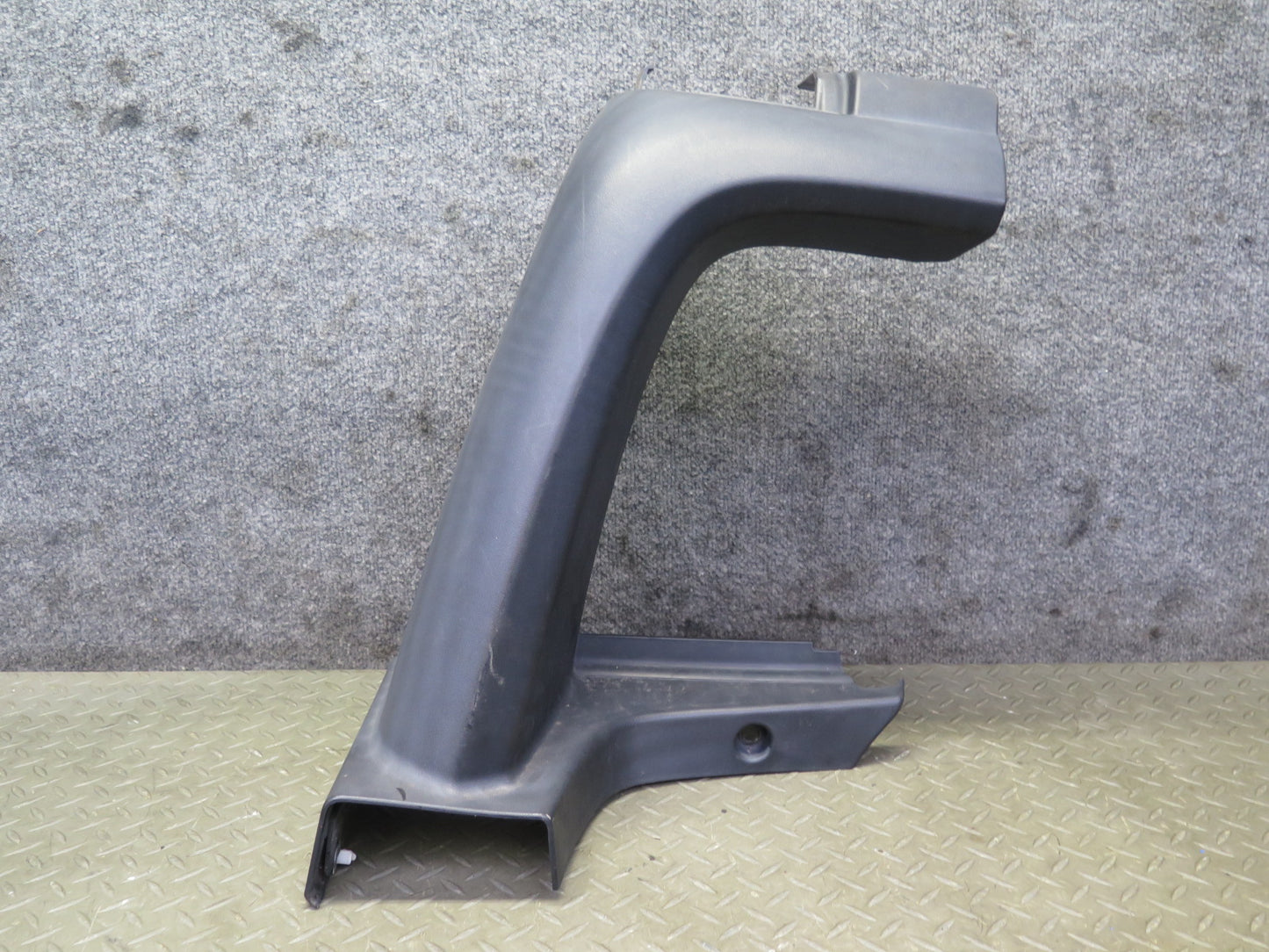 2005-2007 Hummer H2 Rear Left Interior CAB Trim Cover Panel 15277510