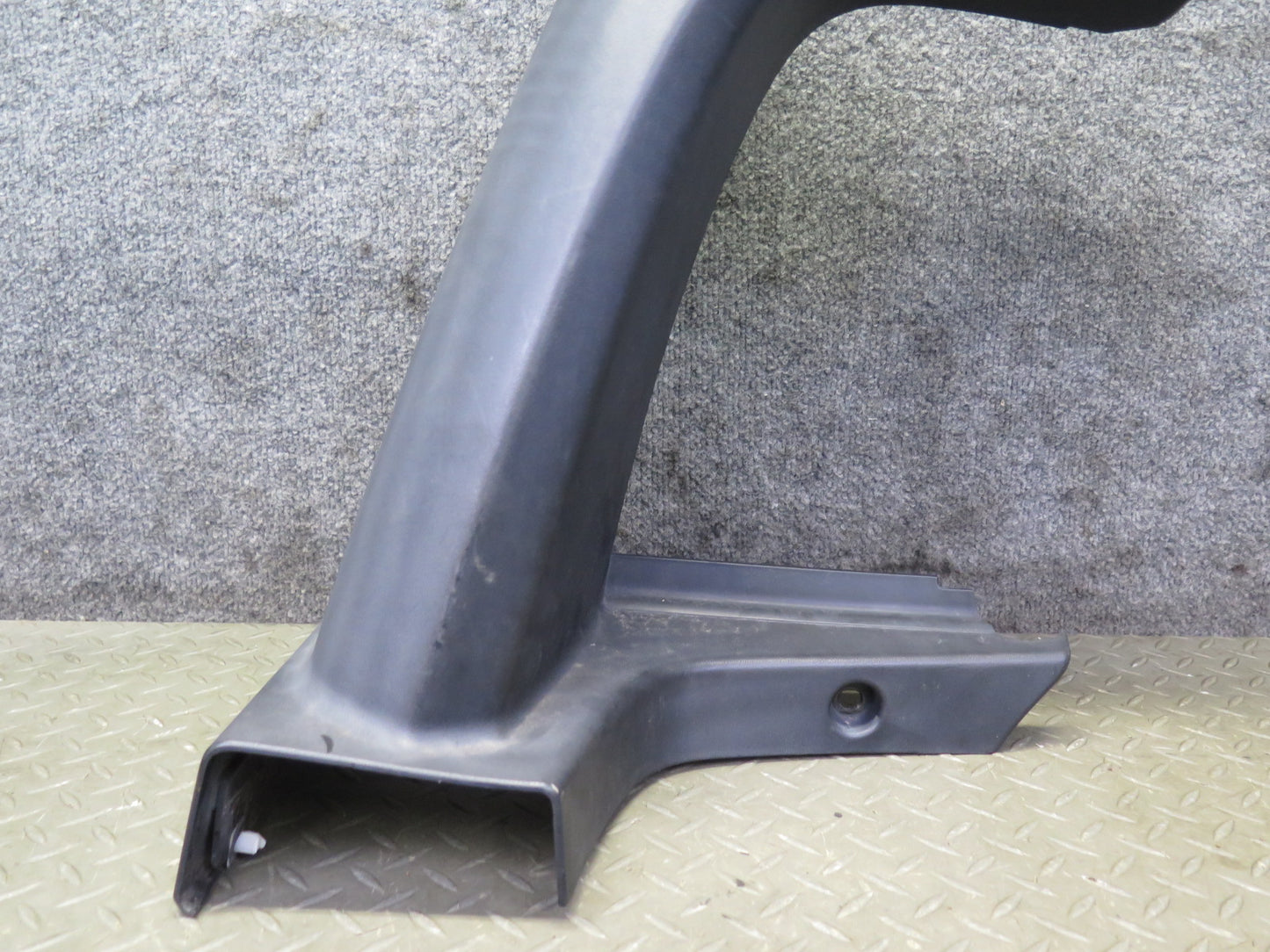 2005-2007 Hummer H2 Rear Left Interior CAB Trim Cover Panel 15277510