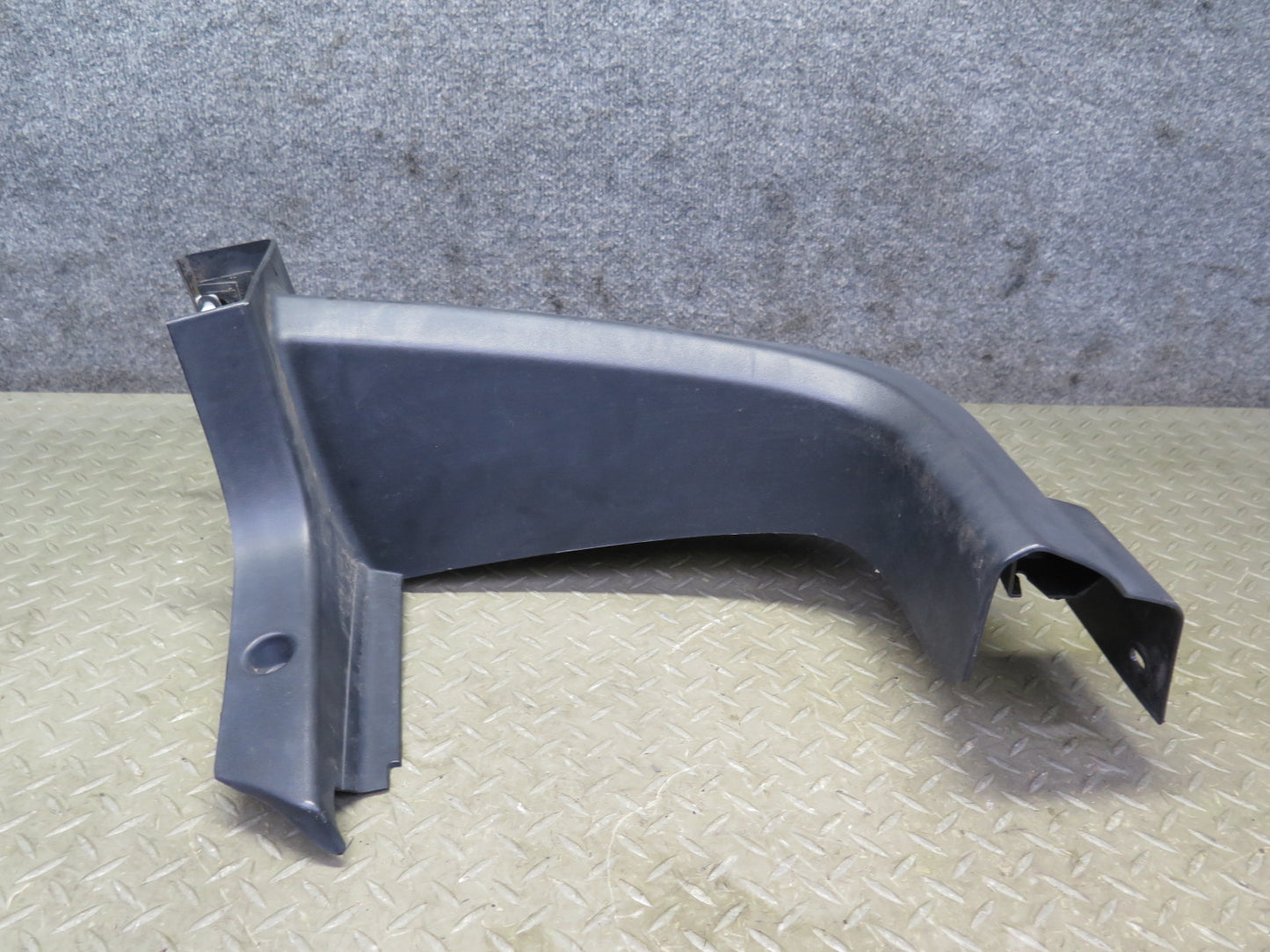 2005-2007 Hummer H2 Rear Left Interior CAB Trim Cover Panel 15277510