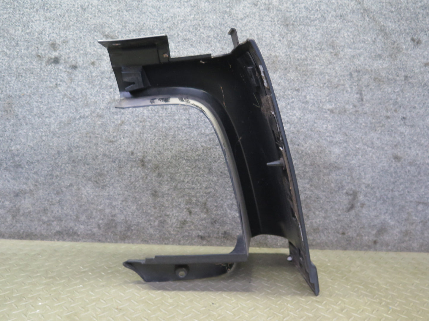2005-2007 Hummer H2 Rear Left Interior CAB Trim Cover Panel 15277510