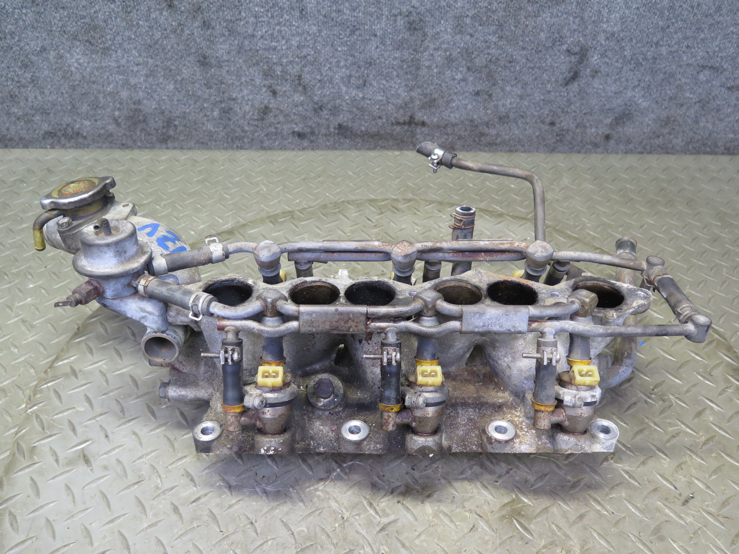 84-86 Nissan Z31 300ZX VG30ET Turbo Lower Intake Manifold w Fuel Rail 60K OEM