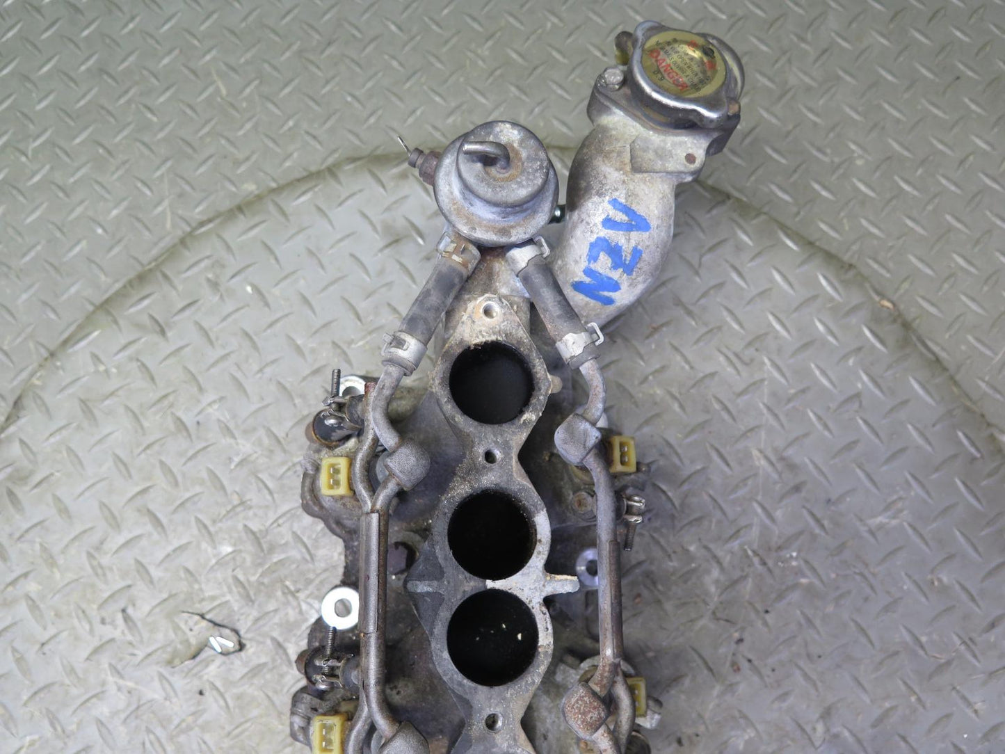 84-86 Nissan Z31 300ZX VG30ET Turbo Lower Intake Manifold w Fuel Rail 60K OEM