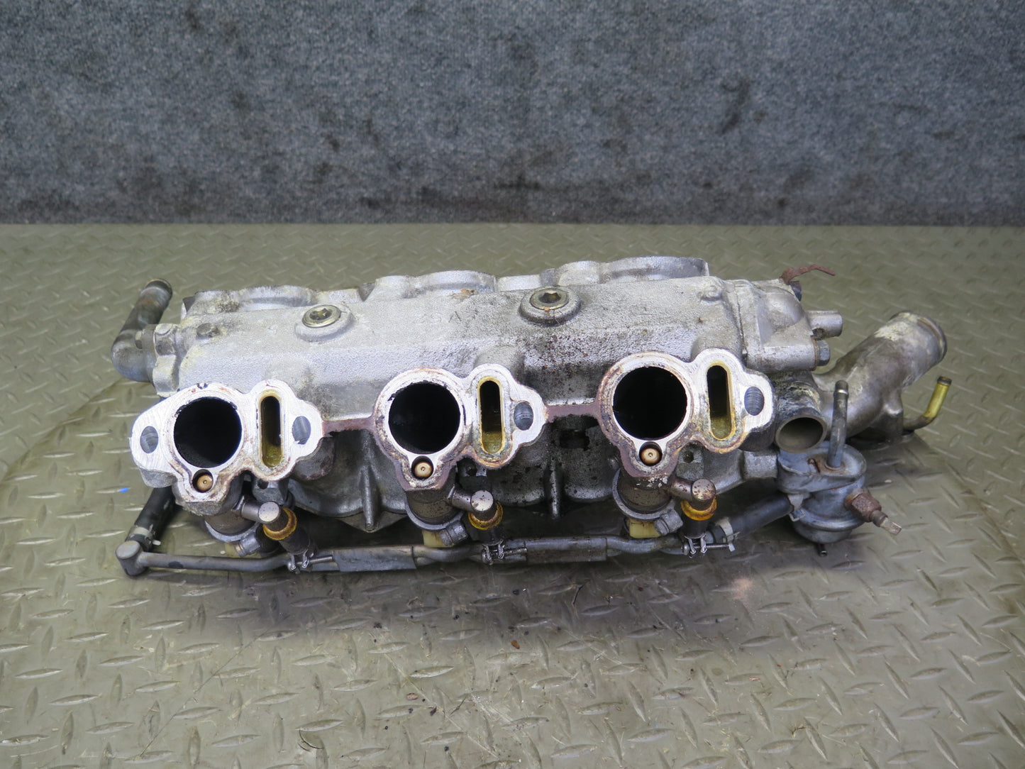 84-86 Nissan Z31 300ZX VG30ET Turbo Lower Intake Manifold w Fuel Rail 60K OEM