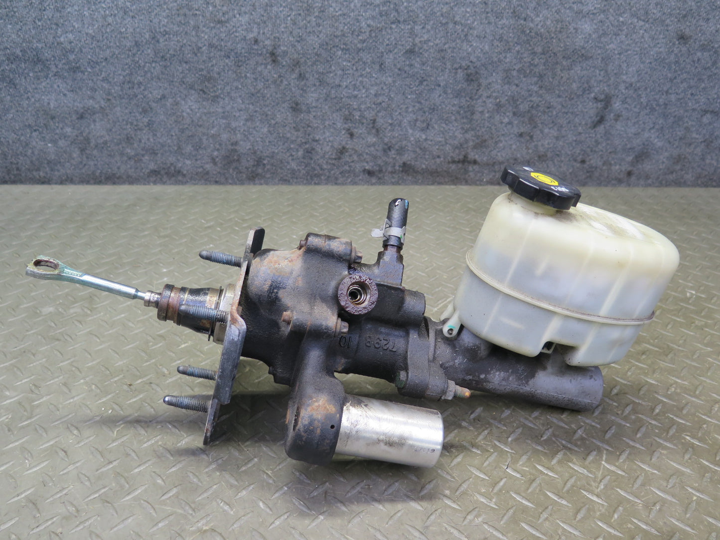 2003-2007 Hummer H2 Brake Master Cylinder Booster Fluid Reservoir