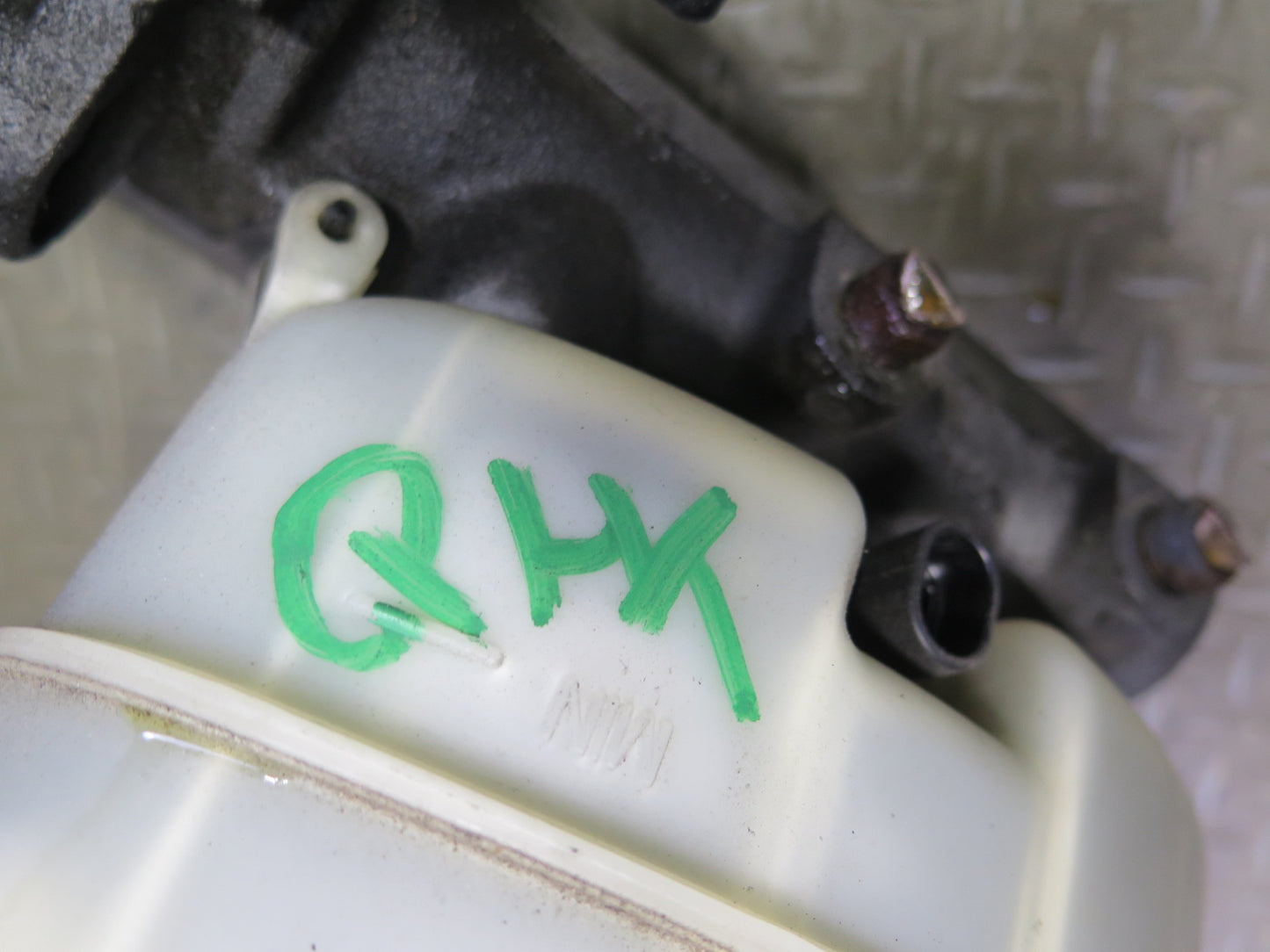 2003-2007 Hummer H2 Brake Master Cylinder Booster Fluid Reservoir