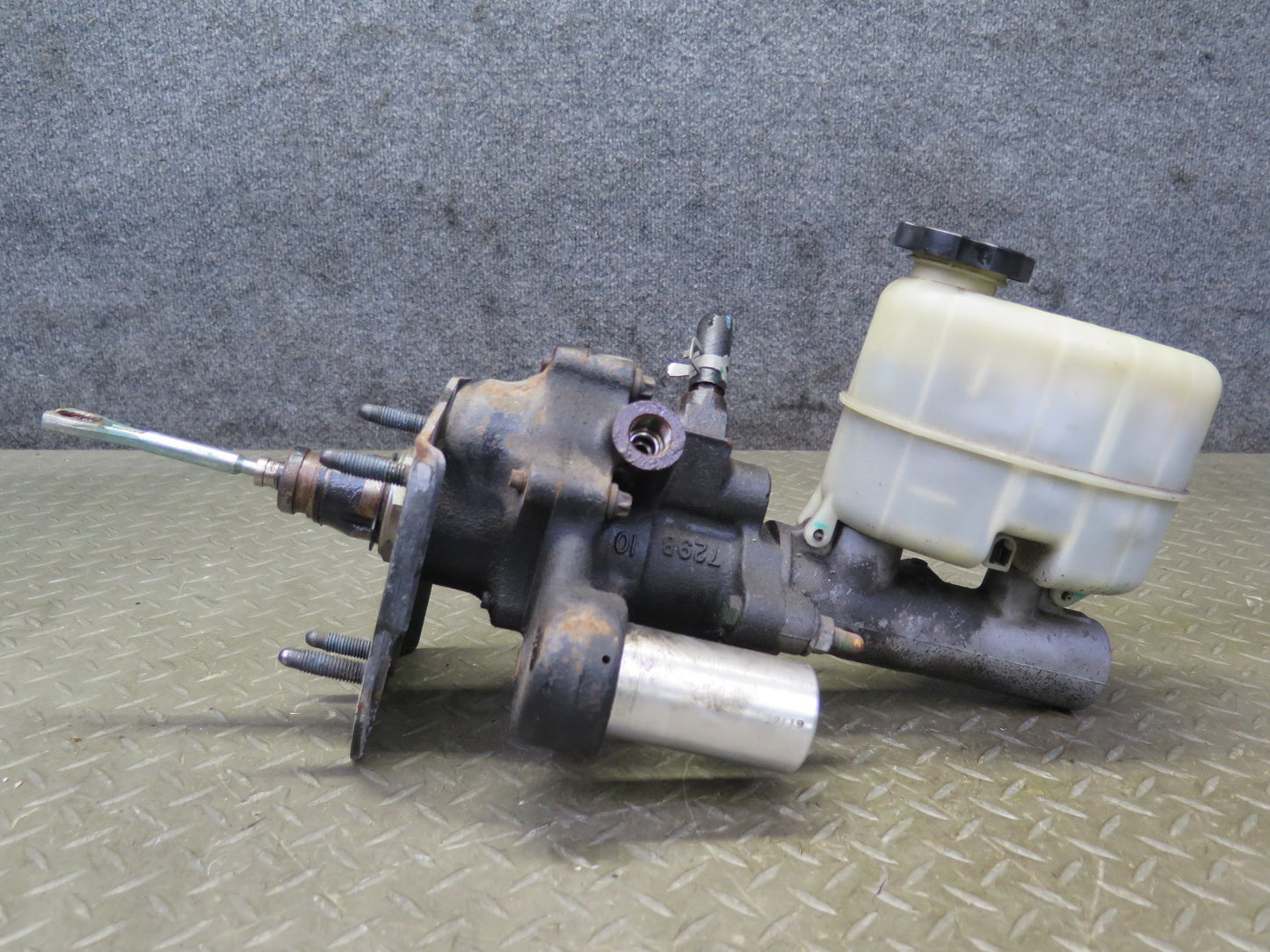 2003-2007 Hummer H2 Brake Master Cylinder Booster Fluid Reservoir