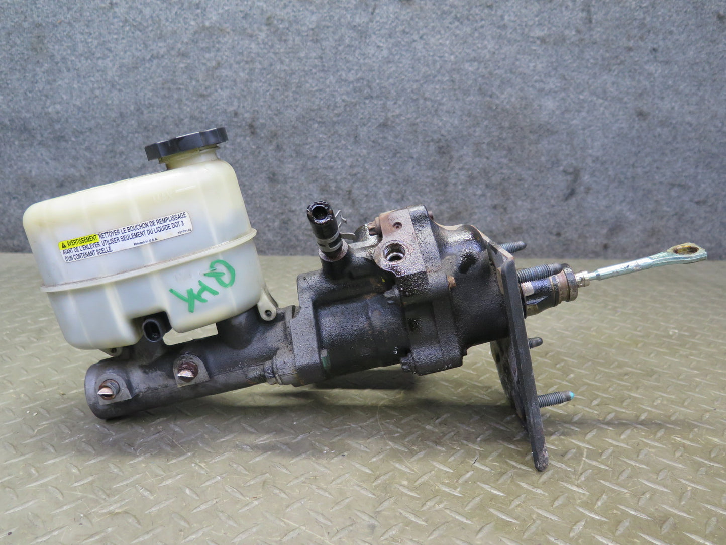 2003-2007 Hummer H2 Brake Master Cylinder Booster Fluid Reservoir