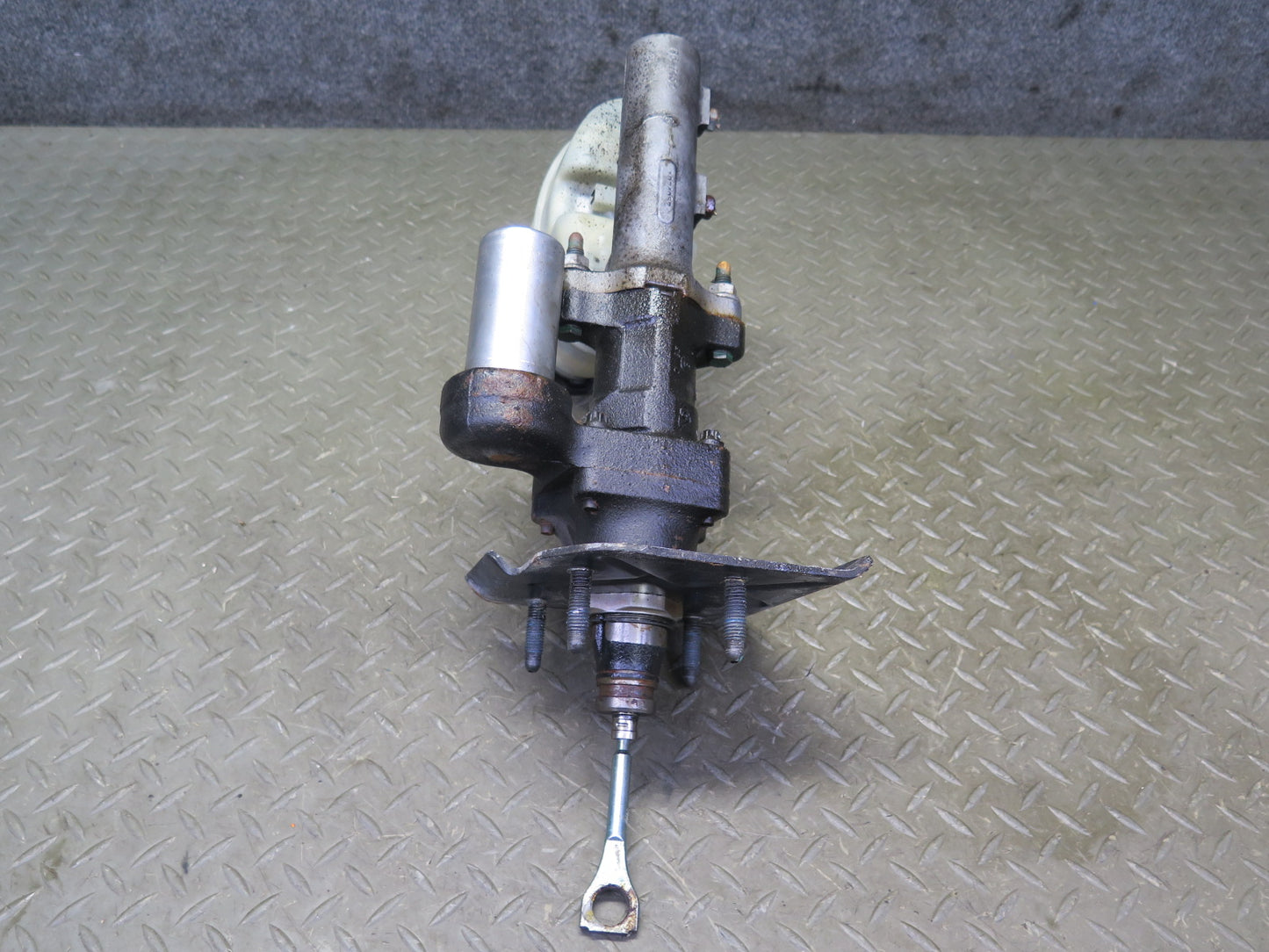 2003-2007 Hummer H2 Brake Master Cylinder Booster Fluid Reservoir