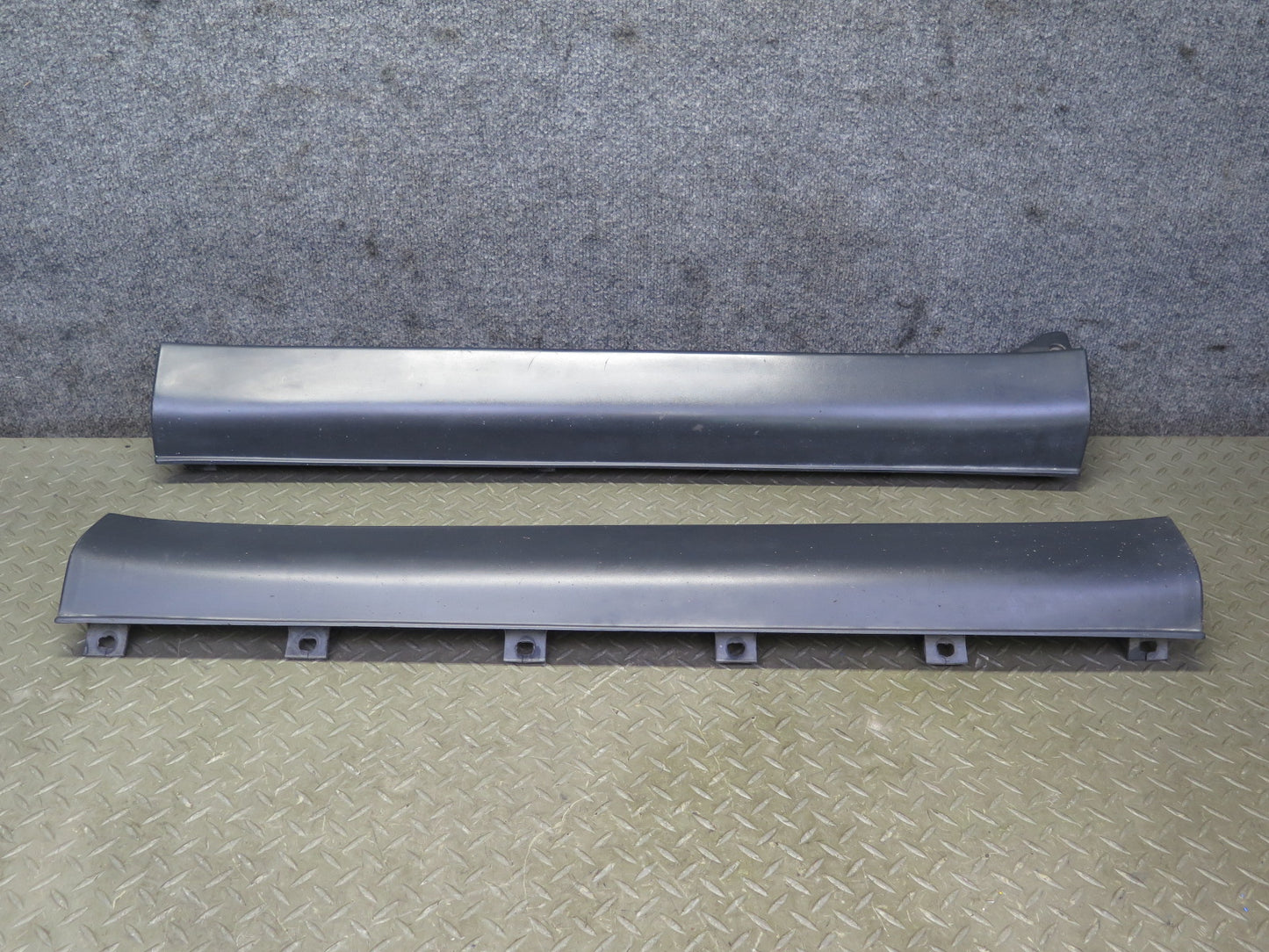 99-01 Isuzu Vehicross Set of 2 Left & Right Side Skirt Rocker Panel Molding OEM