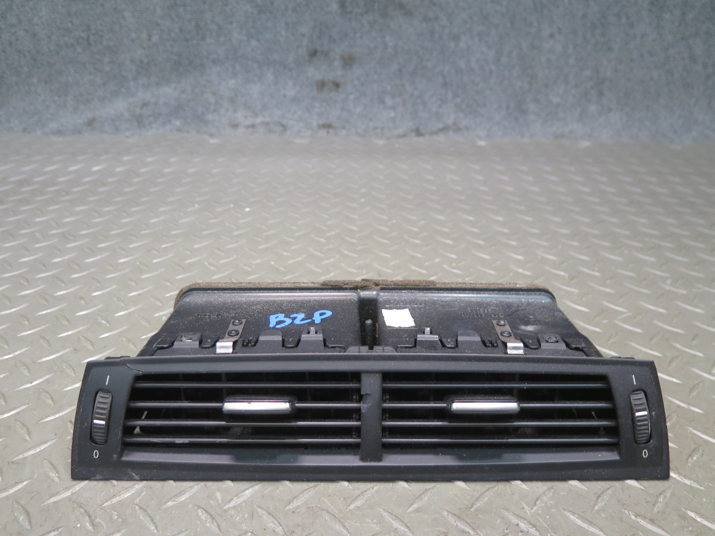 06-08 BMW E86 E85 Z4 Dash Center AC Heater Air Vent Black OEM