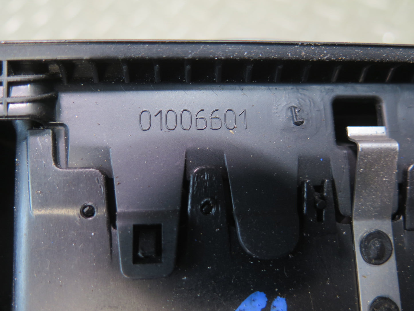 06-08 BMW E86 E85 Z4 Dash Center AC Heater Air Vent Black OEM