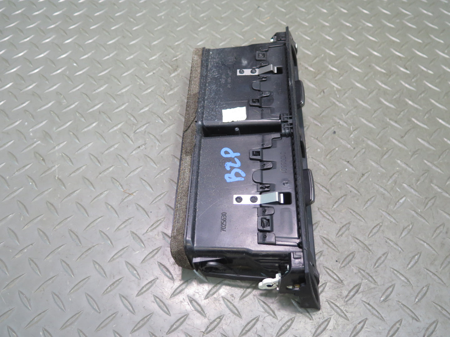 06-08 BMW E86 E85 Z4 Dash Center AC Heater Air Vent Black OEM