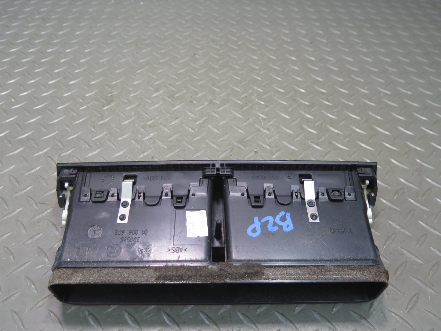 06-08 BMW E86 E85 Z4 Dash Center AC Heater Air Vent Black OEM