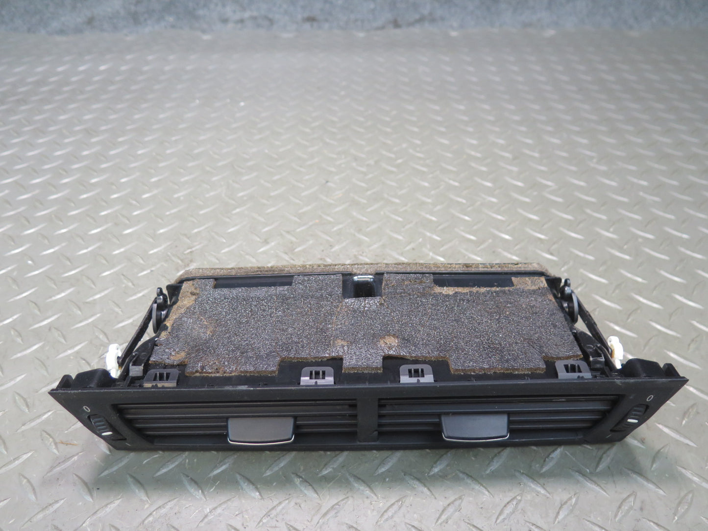 06-08 BMW E86 E85 Z4 Dash Center AC Heater Air Vent Black OEM