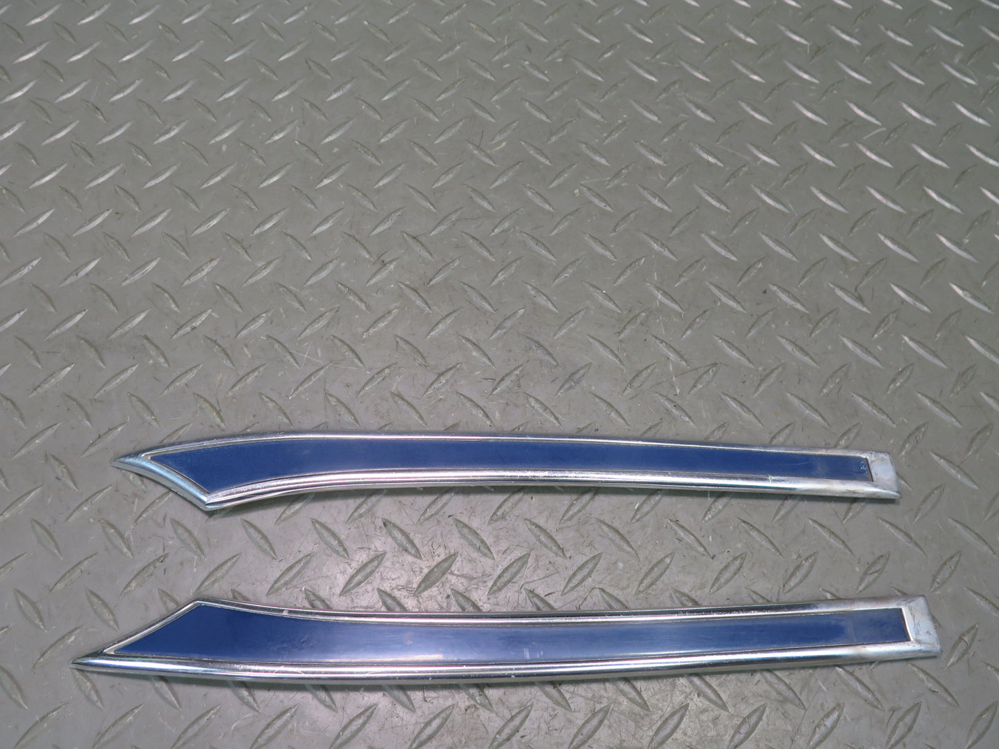 77-83 Mercedes W123 Sedan Rear Left Right Quarter C Pillar Trim Molding Set OEM