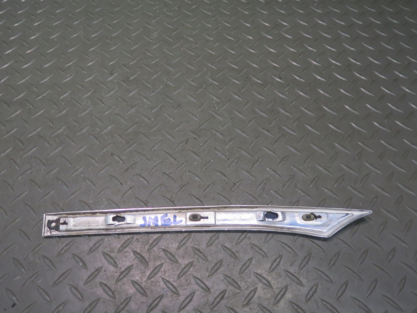 77-83 Mercedes W123 Sedan Rear Left Right Quarter C Pillar Trim Molding Set OEM