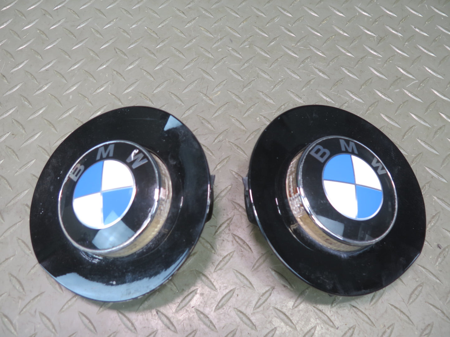05-08 BMW E85 E86 Z4 Front Left & Right Fender Turn Signal Light Logo Set OEM