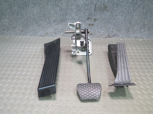 03-08 BMW E85 Z4 3.0L A/T Gas Acceleration & Brake Pedal w Footrest Pad Set OEM